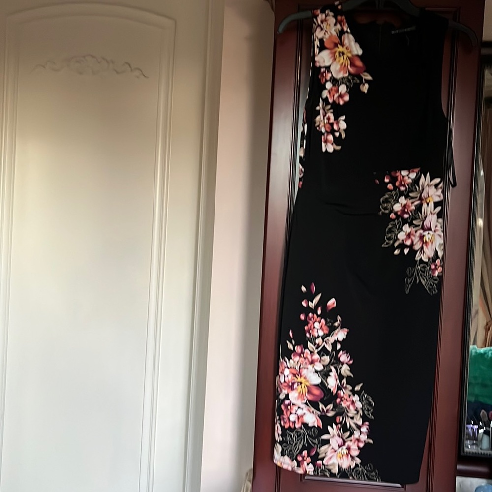 Jersey black dress with flower design